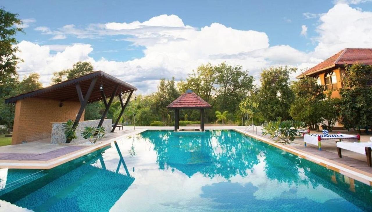 Vannraj Resort And Spa Khawāsa Exterior foto