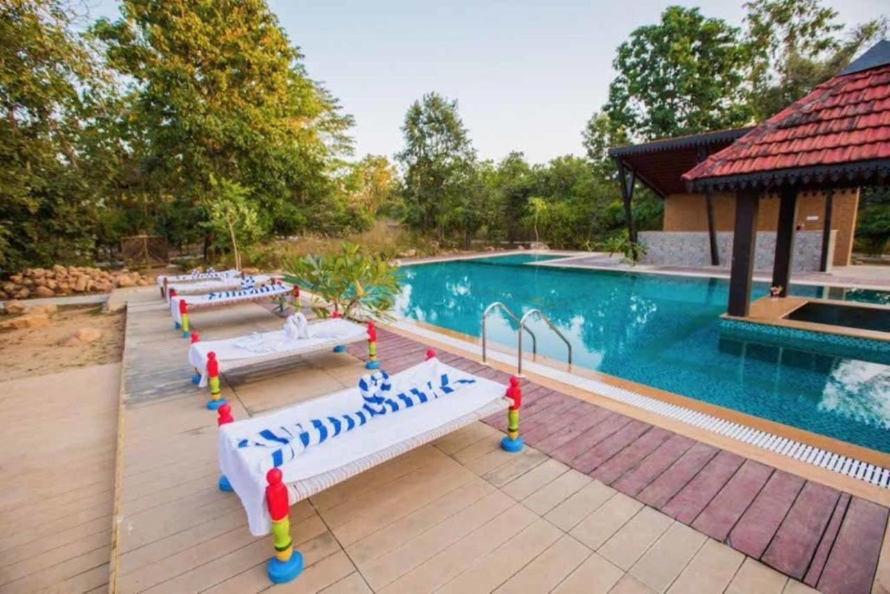 Vannraj Resort And Spa Khawāsa Exterior foto
