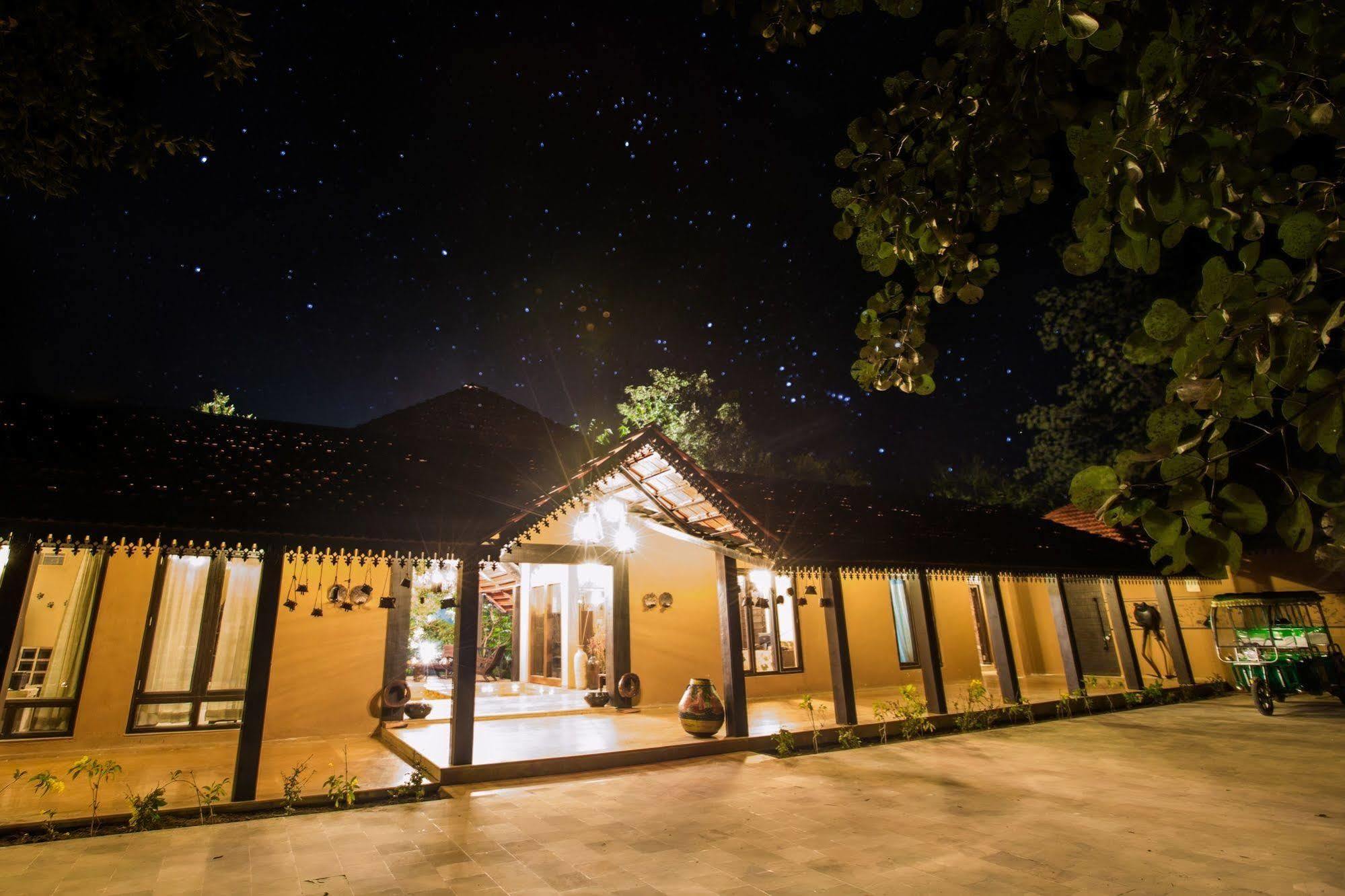 Vannraj Resort And Spa Khawāsa Exterior foto